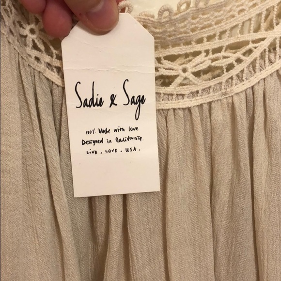 NWT Sadie & Sage Cold Shoulder Top - Picture 6 of 8